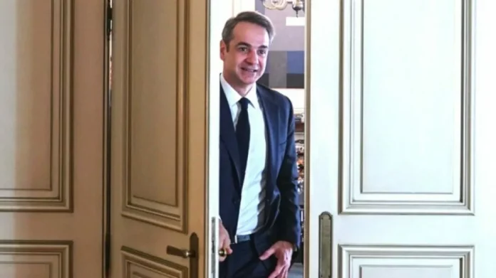 mitsotakis-6-988x555.jpg